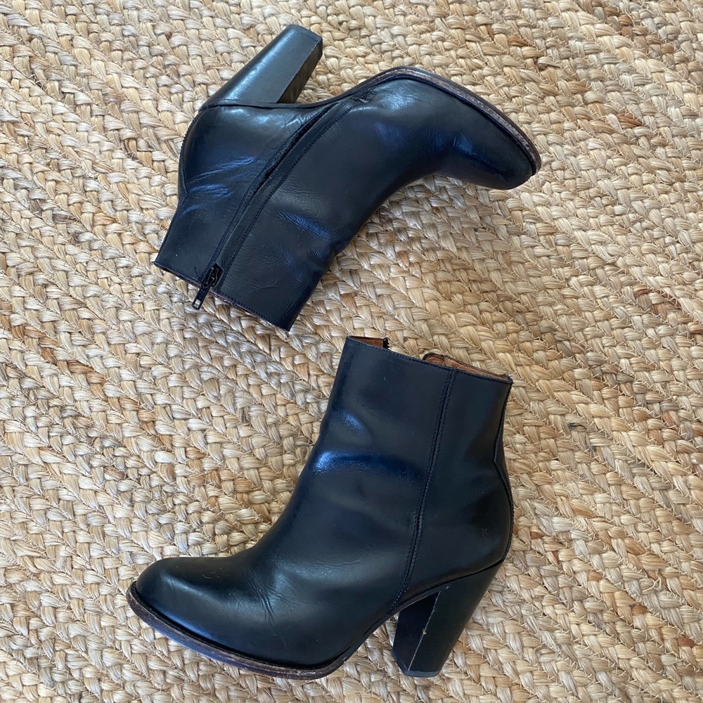 Frye Black Heel Boots Size 8.5